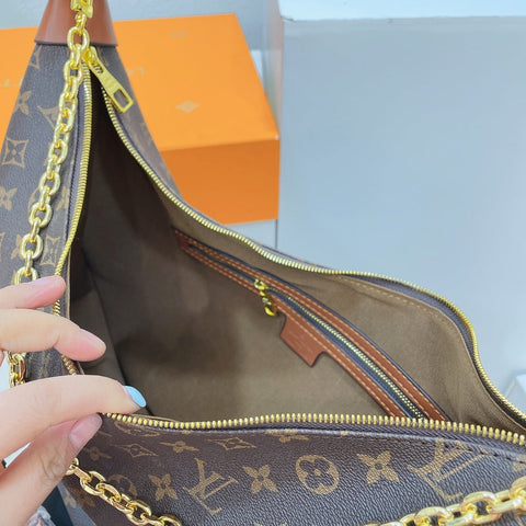 Large-capacity Monogram Pea Bag