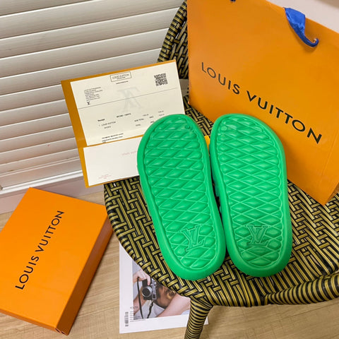 Fashion Embossed Couple Slippers