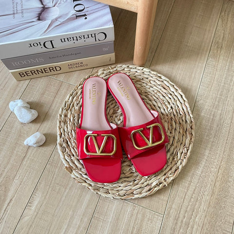 V Buckle Flat Slippers
