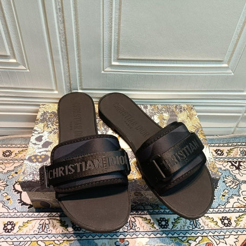 Velcro Embossed Flat Slippers