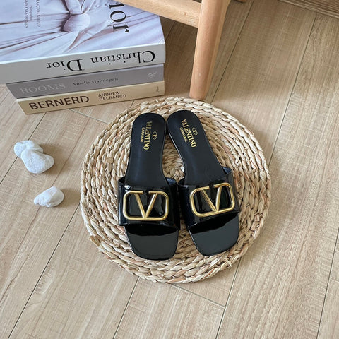 V Buckle Flat Slippers