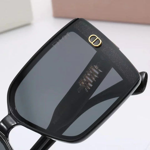 6-color fashion  letter temple stripe sunglasses