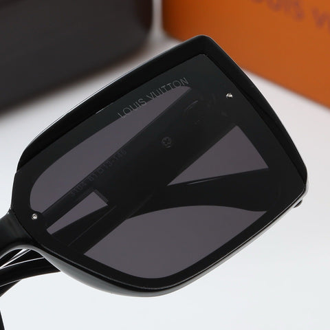 4 colors of fashionable and popular sunglasses  4159