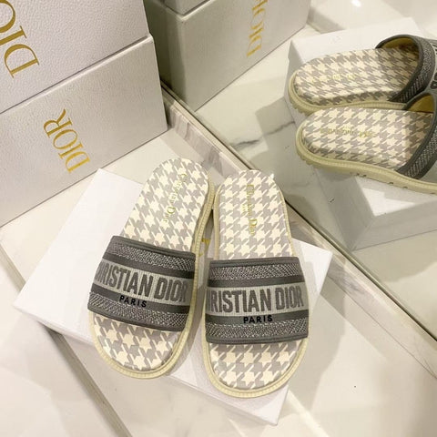Houndstooth Embossed Slipper Sandals