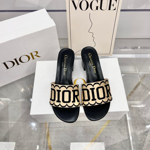 Straw Embroidery Heeled Sandals